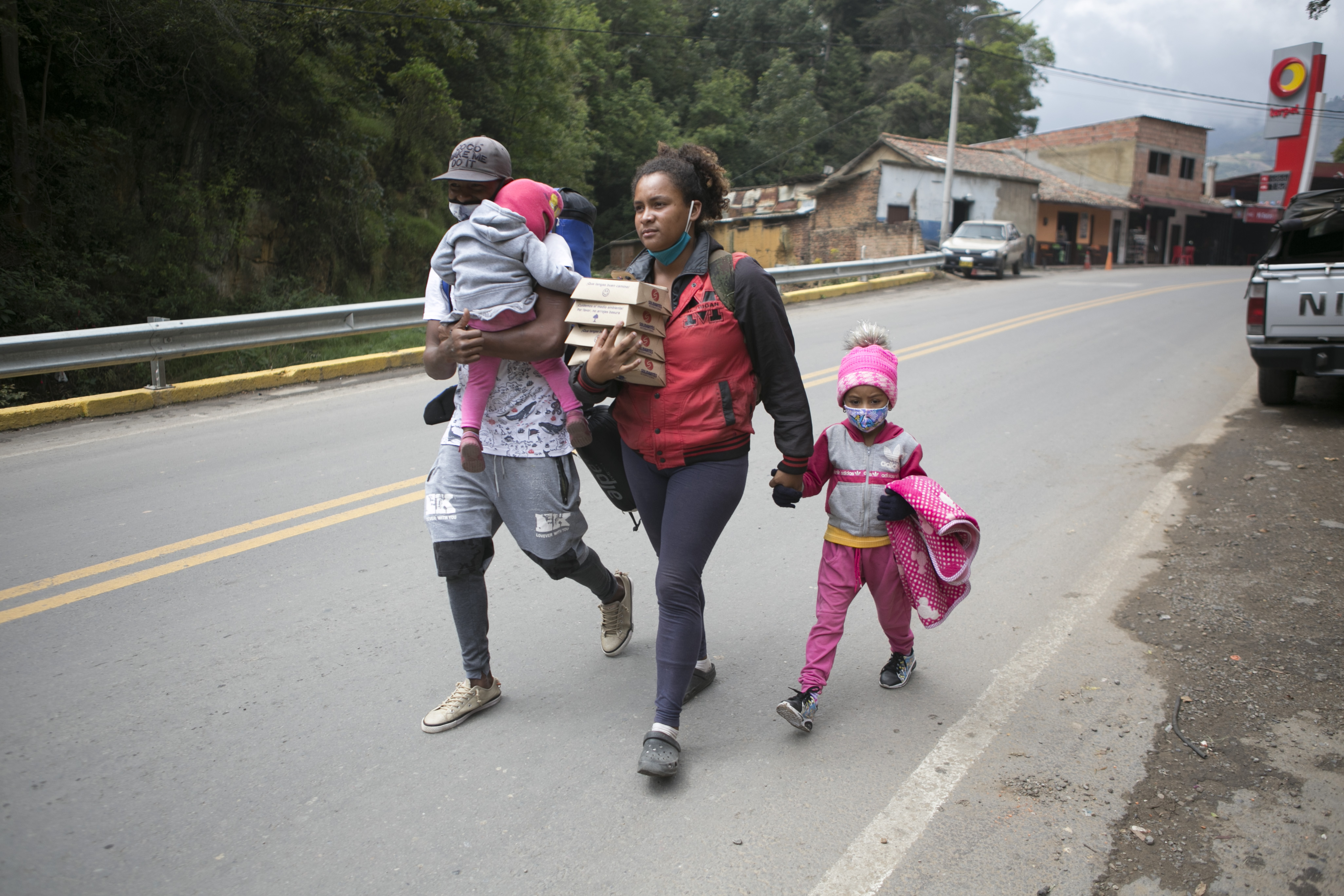 Adidas usa 2025 ni?os migrantes