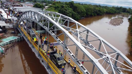Abren de nuevo el paso vehicular en el Puente La Unión