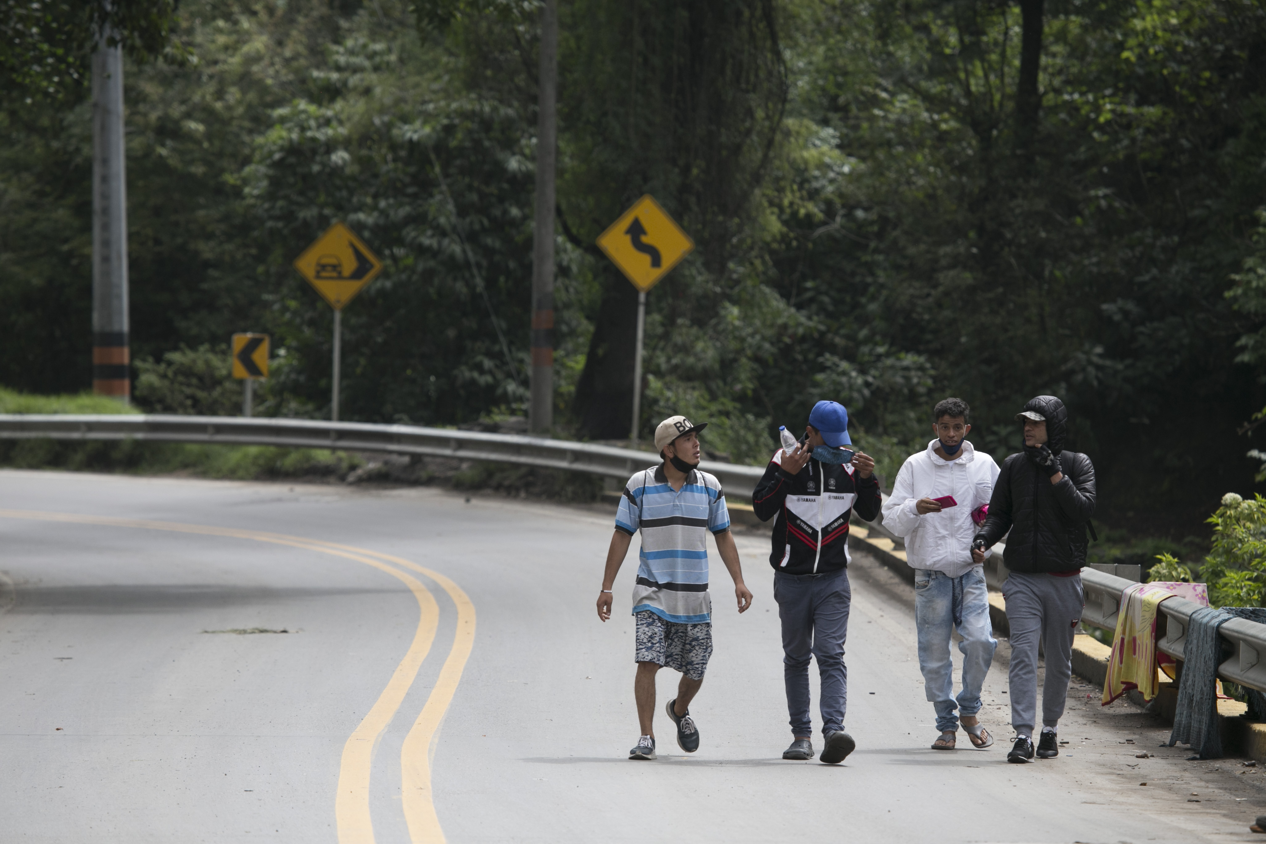 Caminantes en la ruta Cúcuta-Bucaramanga