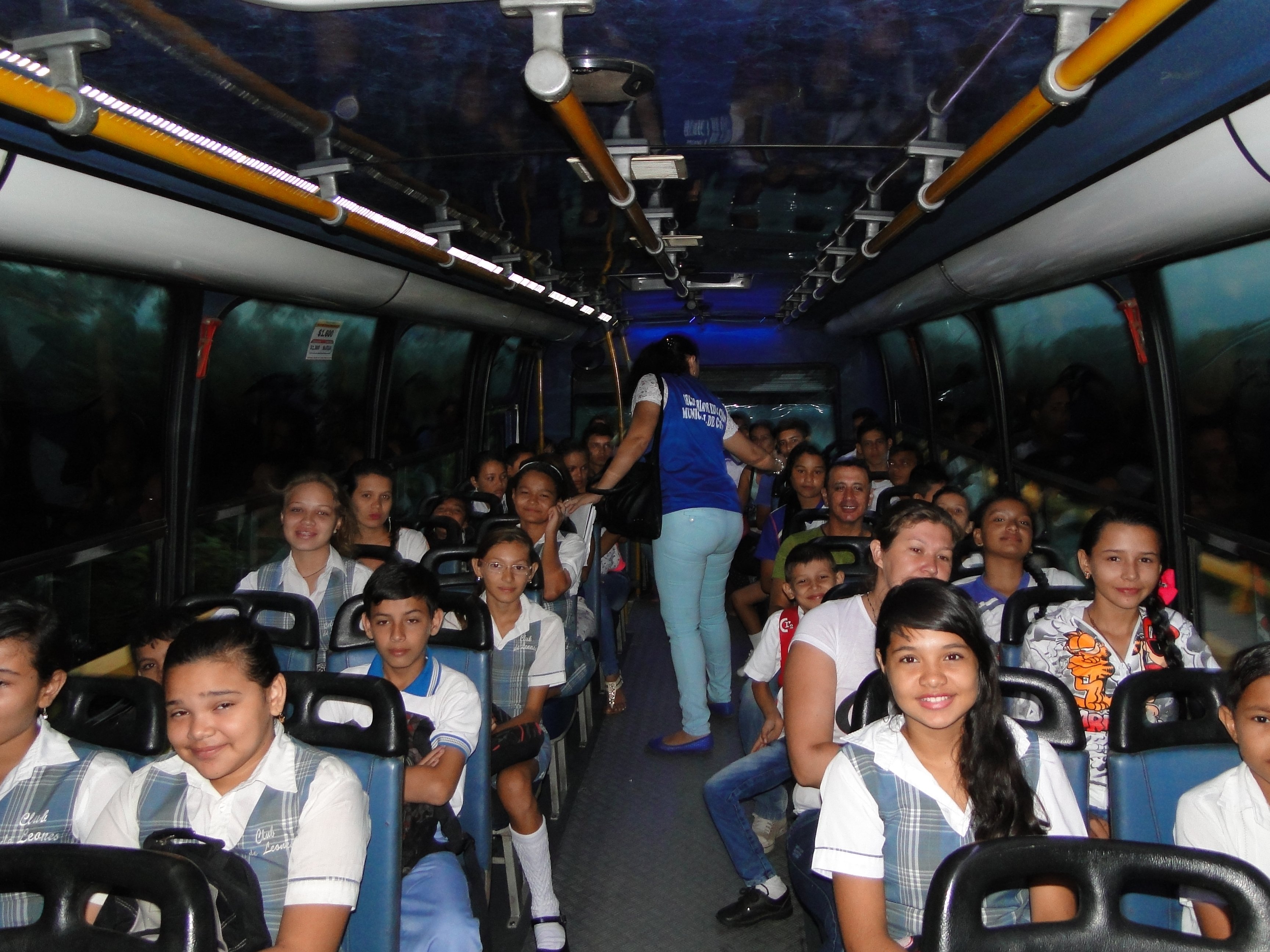 El transporte escolar beneficia a los niños que viajan desde Venezuela a estudiar en el departamento.