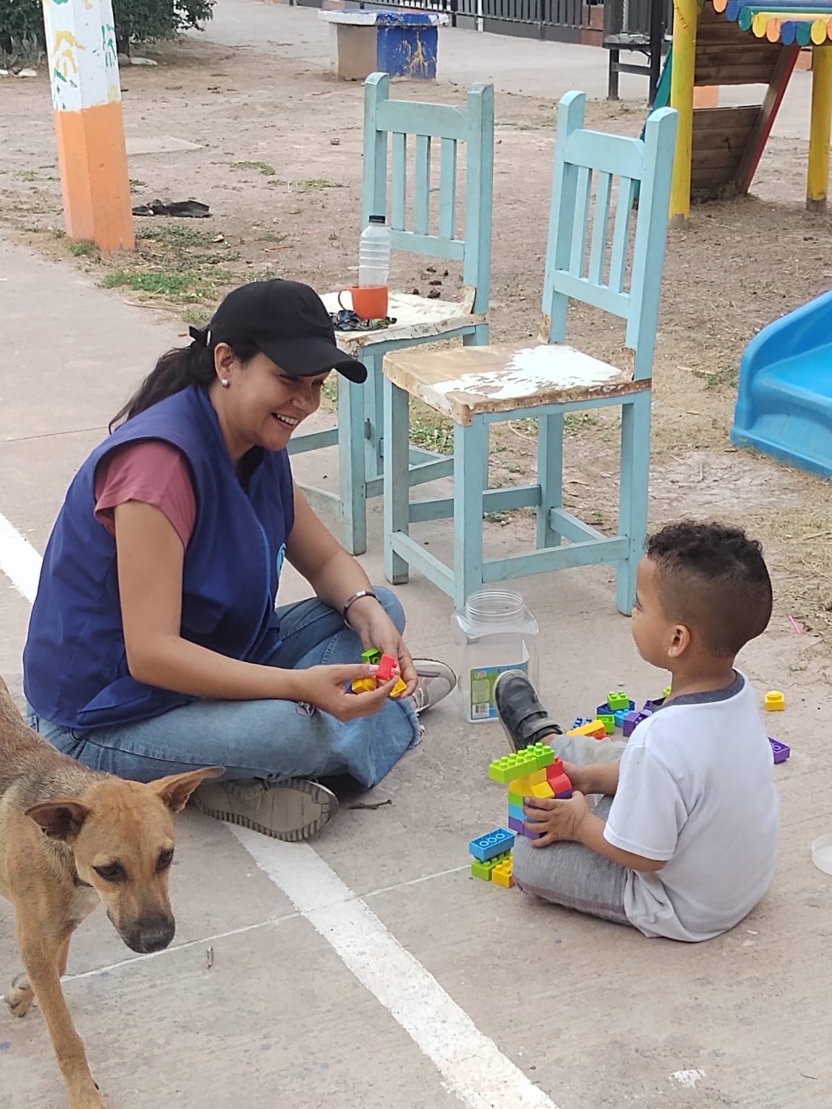 Docente venezolana Alejandra Briceño-trabajo con menores en Cúcuta