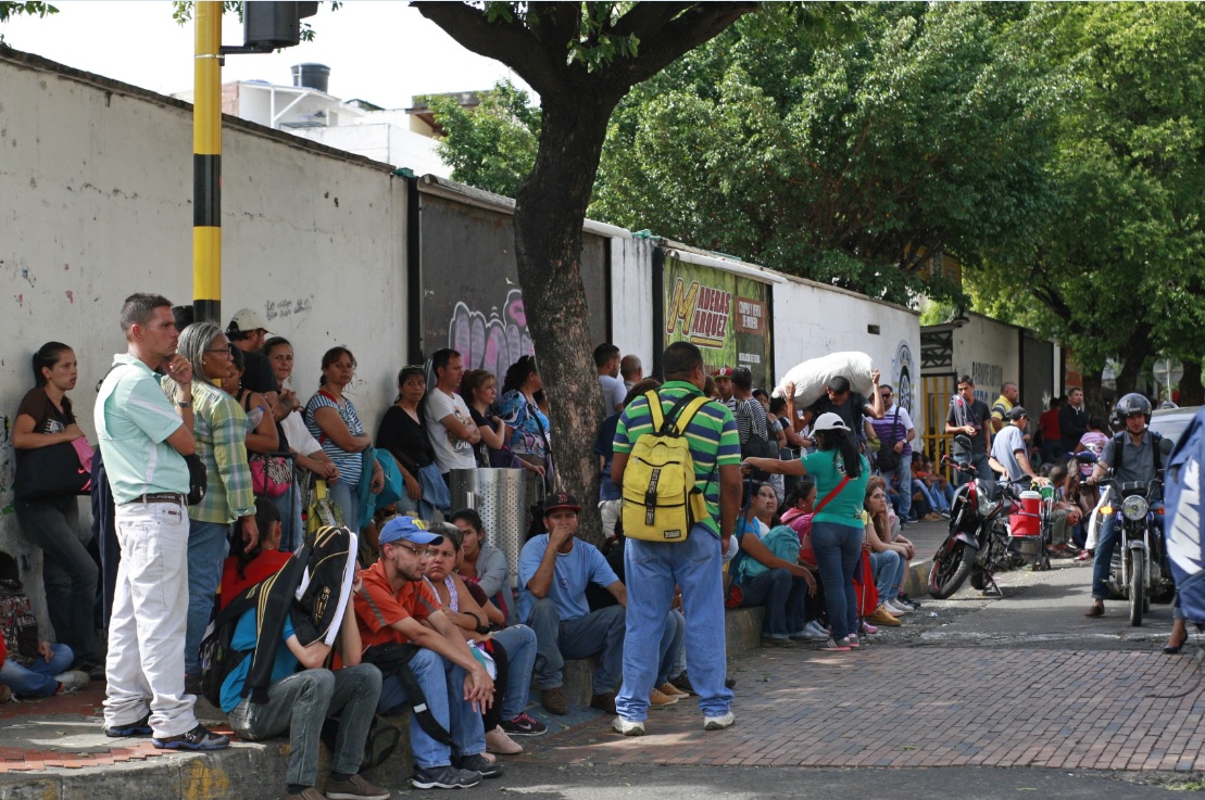 Aunque la mayoría de retiros de dinero de las casas de cambio es por parte de los venezolanos, el sistema financiero aún pone "trabas" para que puedan tener una cuenta de ahorros.