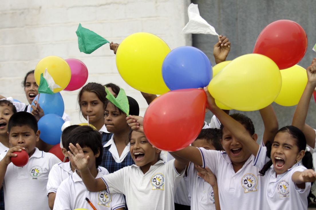Niños migrantes reciben educacion en Colombia