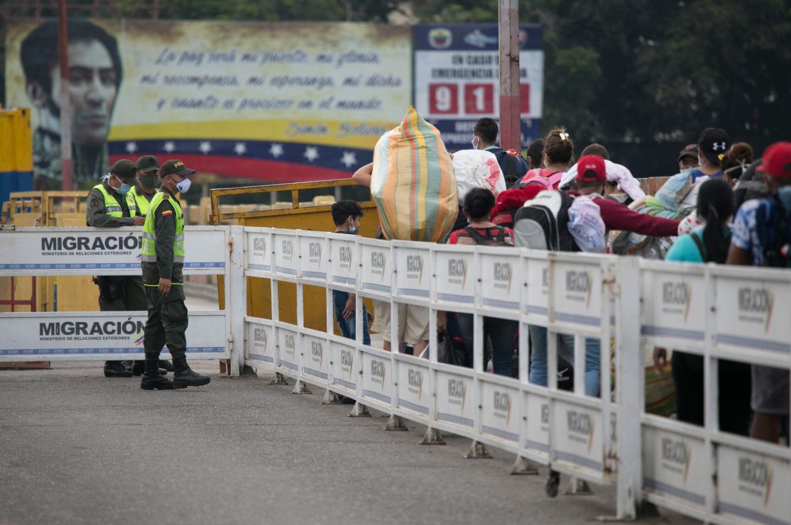 Venezolanos esperan la reapertura de la frontera