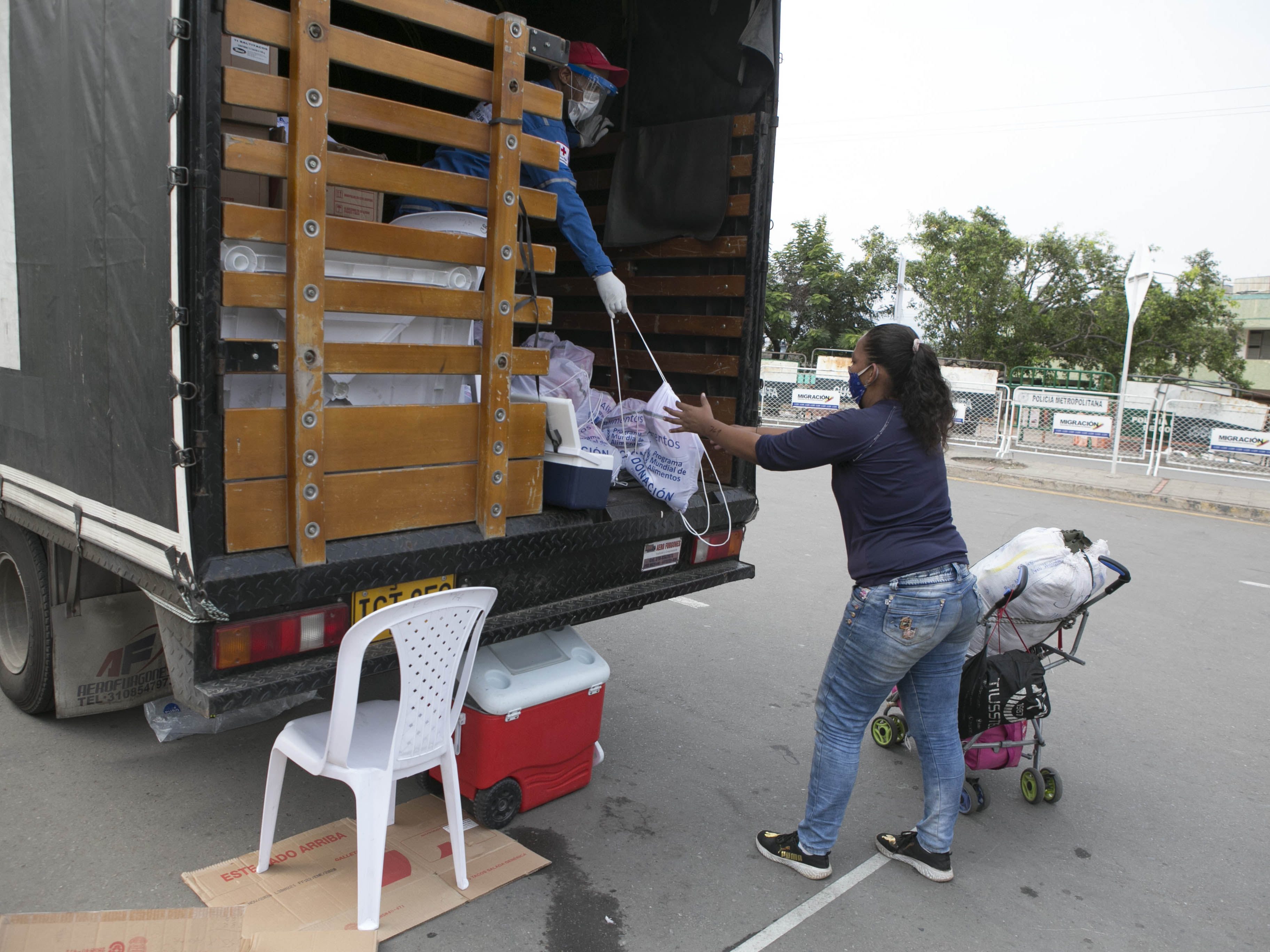 La Cruz Roja Colombiana está entregando ayudas