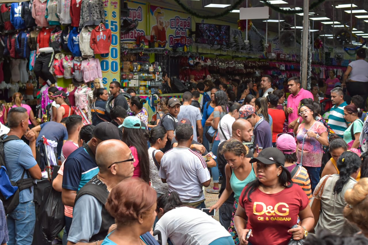 Compradores en el Viernes Negro, en Cúcuta