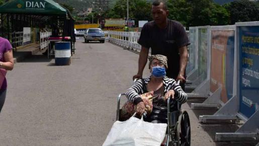 Los pacientes venezolanos son atendidos solamente por alguna urgencia. 