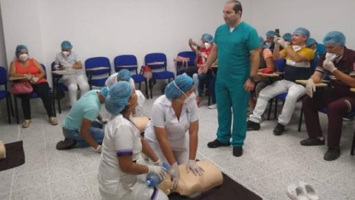 Medicos venezolanos trabajan en el hospital de Tibú