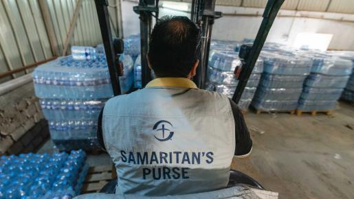 Samaritan’s Purse Ofrece ayudas humanitarias a la población que va en tránsito por un país extranjero.
