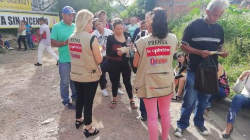 Jornada de entrega de volantes de Estoy en la frontera en Cúcuta