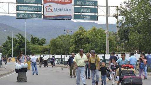 La oficina está abierta de 7:30 am a 4:00 pm.