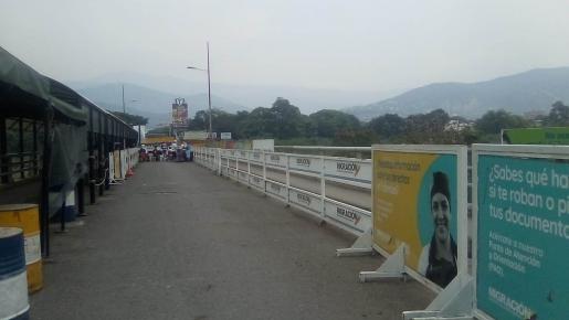 Por el puente Simón Bolívar solo pasan personas por atenciones de salud.