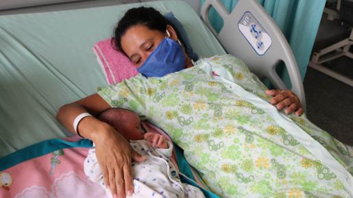 En el Hospital Erasmo Meoz siguen atendiendo los partos de venezolanas.