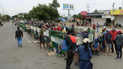 En Villa del Rosario, en la autopista San Antonio hay unas 1.000 personas a la espera. 