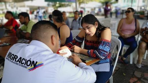Inscripción de niños en el Registro Único de Migrantes Venezolanos