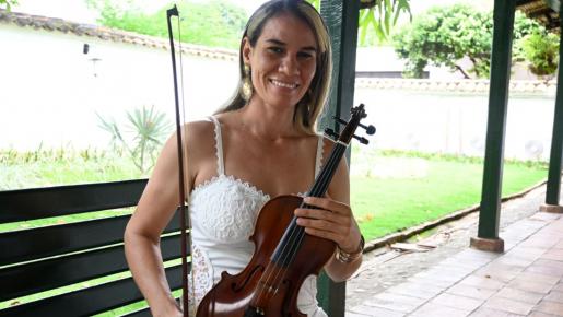 María regenera la vida de los jóvenes con su violín -
