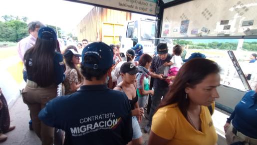 Por el puente Simón Bolívar el horario es el siguiente: 5 am a 8 pm.