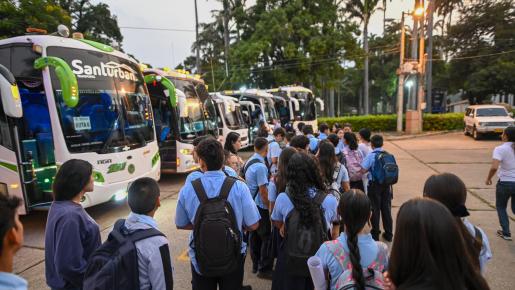 Transporte-escolar-en-la-frontera