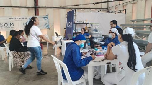 Salud y justicia se unen en el coliseo de la UFPS para brindar servicios a población migrante