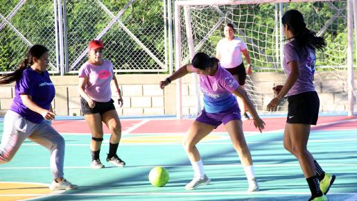 Las mujeres se unieron para sensibilizar y para prevenir las Violencias Basadas en Género a través del deporte.