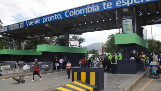 Sabías que ahora tienes tres opciones para solicitar tu certificado migratorio Según las especificaciones del documento puedes solicitarlo en línea o presencial.