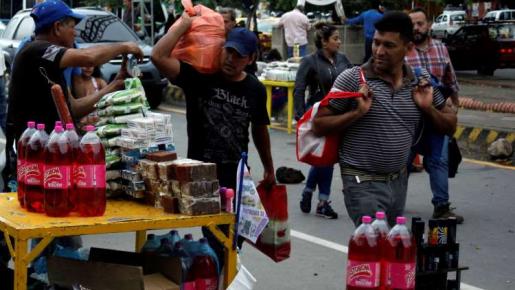 La mayoría de los vendedores son venezolanos y ven en la localidad una oportunidad para sobrevivir
