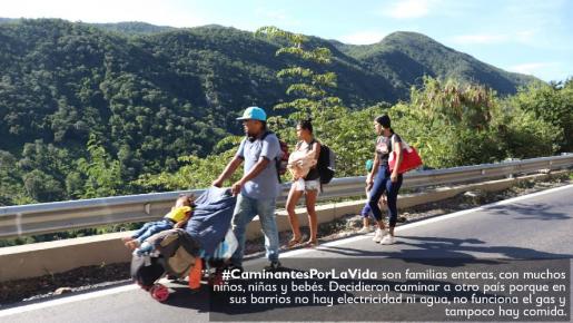 Miles de migrantes caminan por las calles de Colombia 