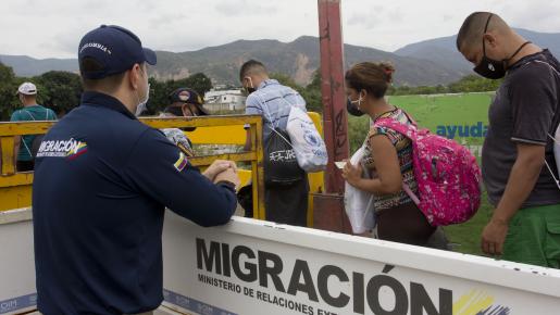 Migración atiende a venezolanos