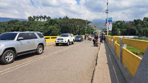 Paso vehicular frontera colombo-venezolana